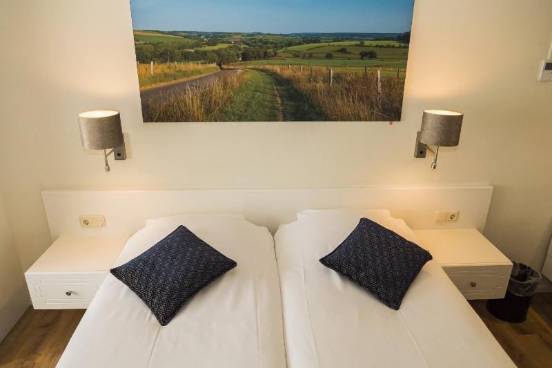 Deluxe Double Room - Non-Smoking image 3