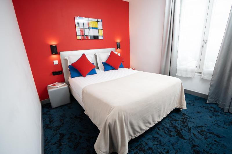 Standard Double Room image 3