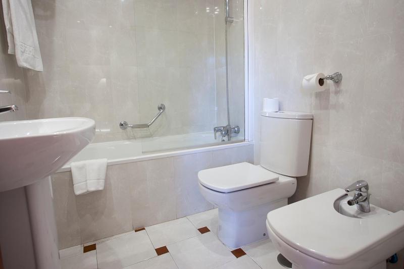 Espahotel Plaza Basilica - image 16