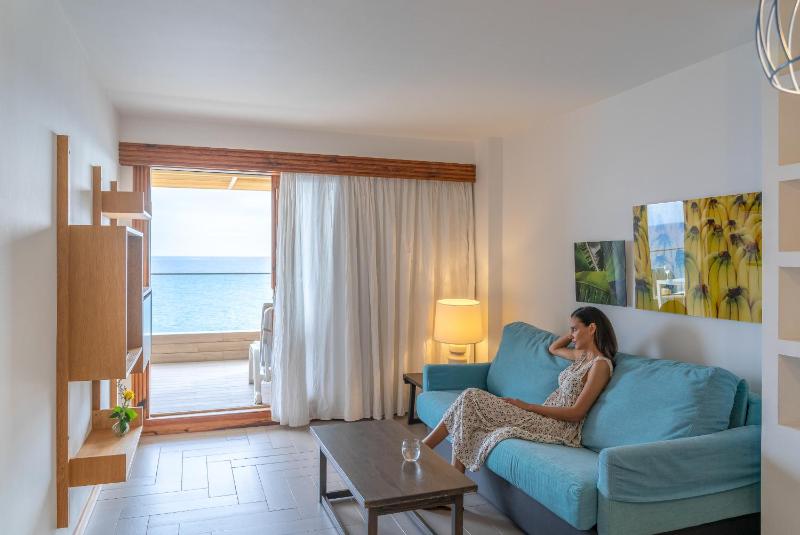One-Bedroom Apartment with Sea View image 4