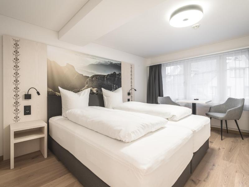 Double Room image 2