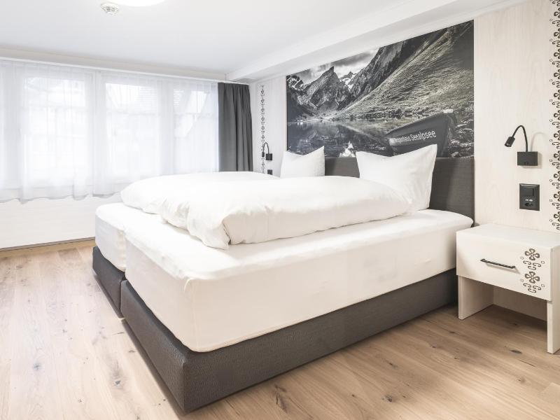 Double Room image 4