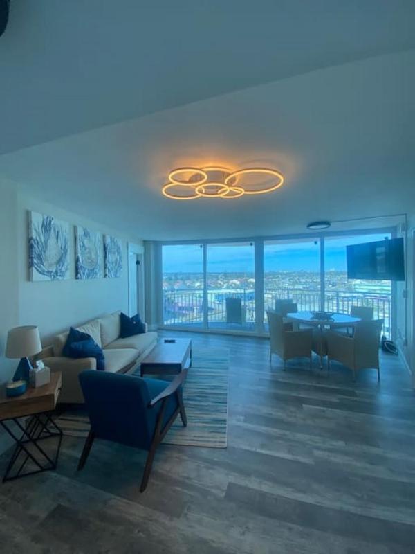 2 Bedroom 2 bath Condo on the Beach on the 8th Floor - image 21