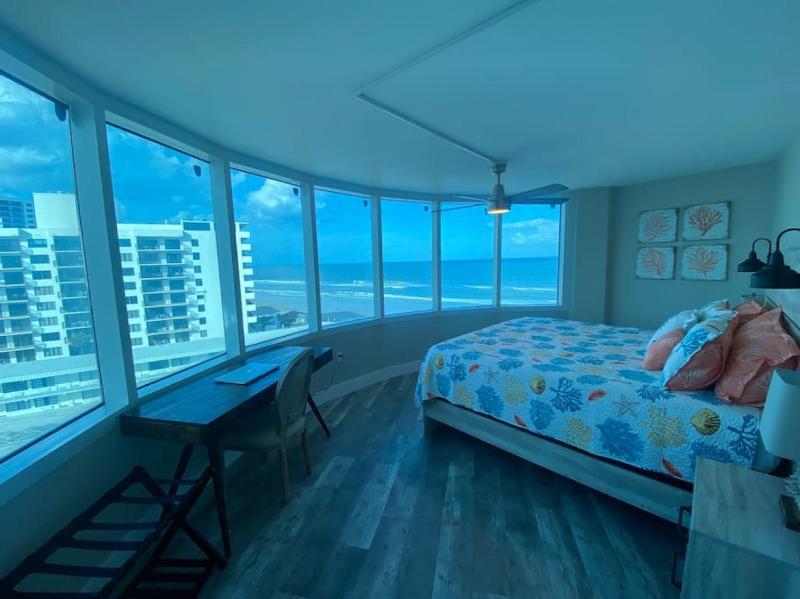 2 Bedroom 2 bath Condo on the Beach on the 8th Floor - image 31