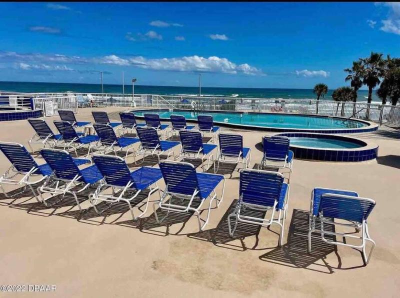 2 Bedroom 2 bath Condo on the Beach on the 8th Floor - image 13