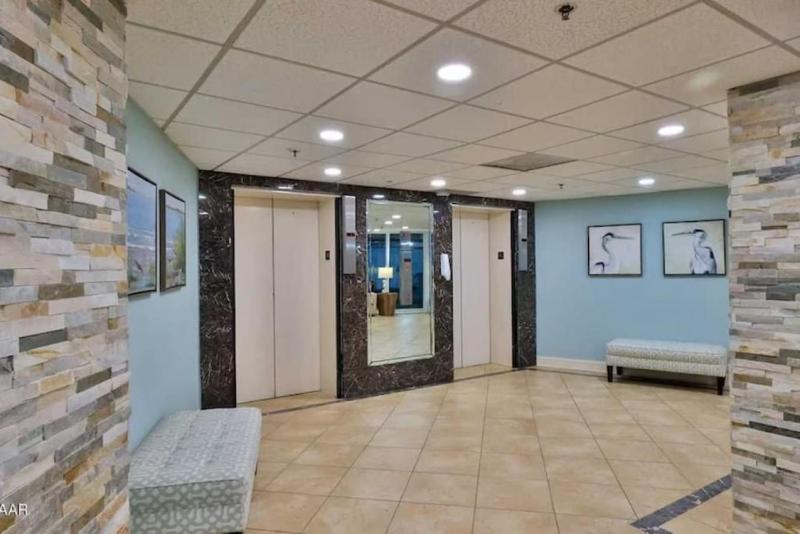 2 Bedroom 2 bath Condo on the Beach on the 8th Floor - image 32
