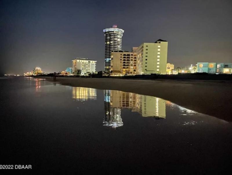 2 Bedroom 2 bath Condo on the Beach on the 8th Floor - image 2