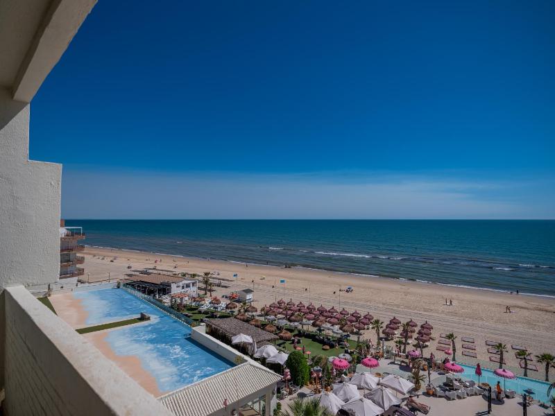 Superior King Room with Sea View image 2
