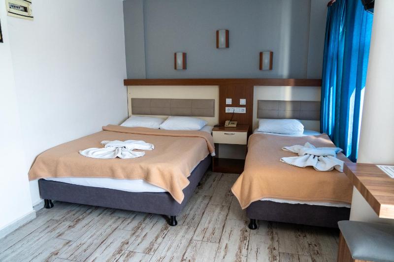 Standard Triple Room image 4