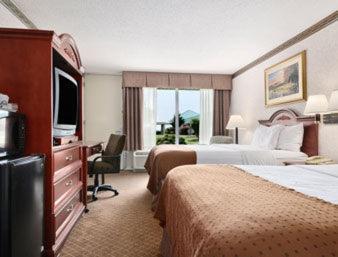 Double Room with Two Double Beds - Smoking image 1