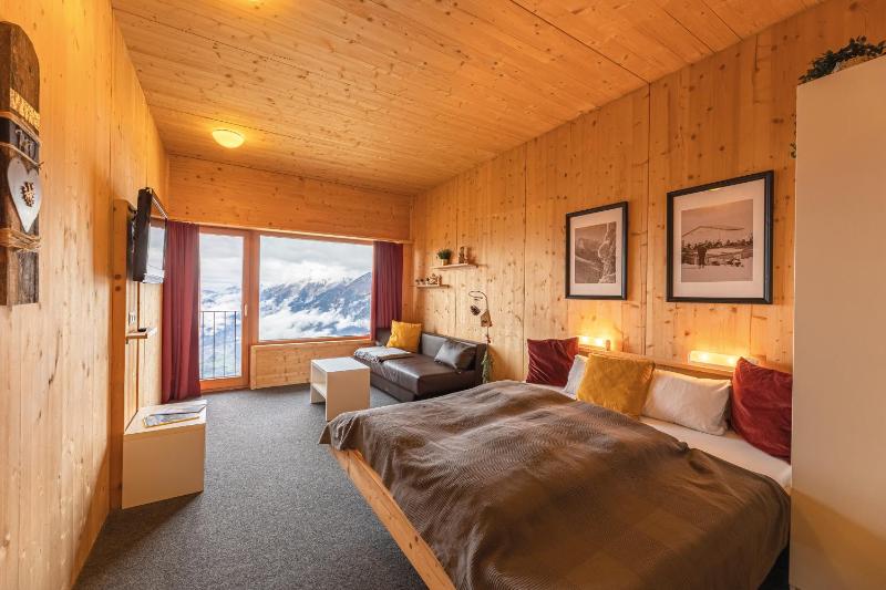 Standard Double Room image 3