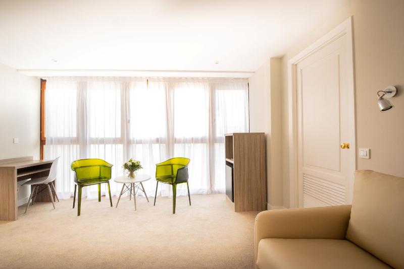 Suite (4 Adults) image 4