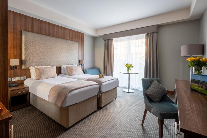 Twin Room image 3