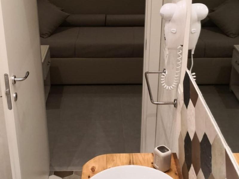 Standard Single Room image 3