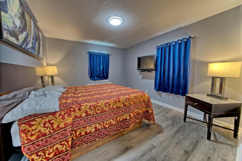 One-Bedroom Apartment with Pool View image 1