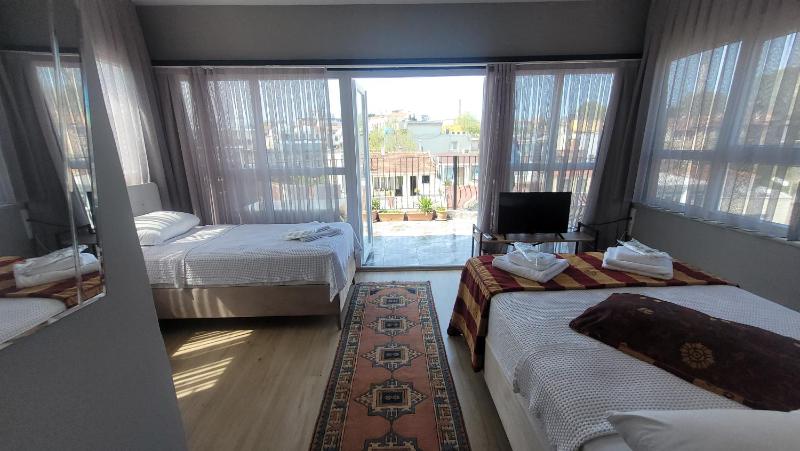 Triple Room with Terrace image 1
