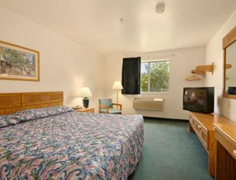 Queen Room - Disability Access/Non-Smoking image 2