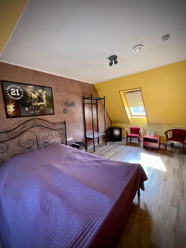 Double Room image 4