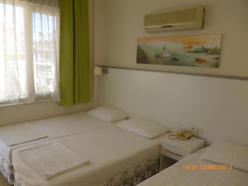 Standard Triple Room image 3