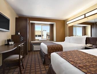 Queen Room with Two Queen Beds - Non-Smoking image 3
