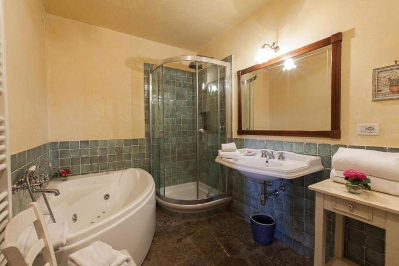 Junior Suite with Garden View image 3