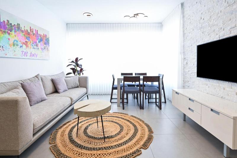 Spacious 3BR on Frishman Beach by HolyGuest Images