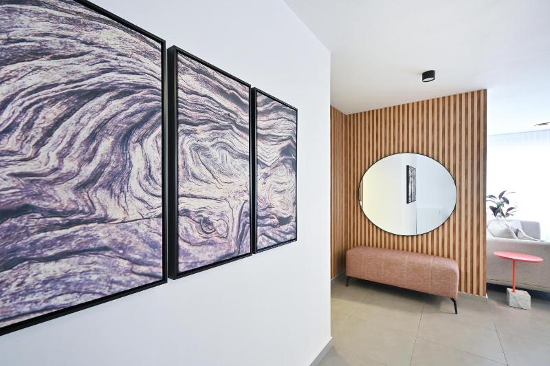Spacious 3BR on Frishman Beach by HolyGuest - image 13