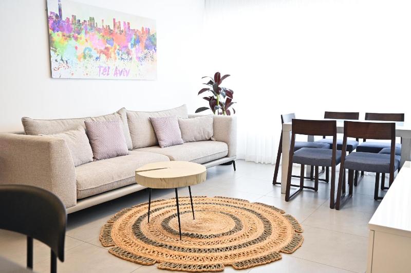Spacious 3BR on Frishman Beach by HolyGuest - image 5