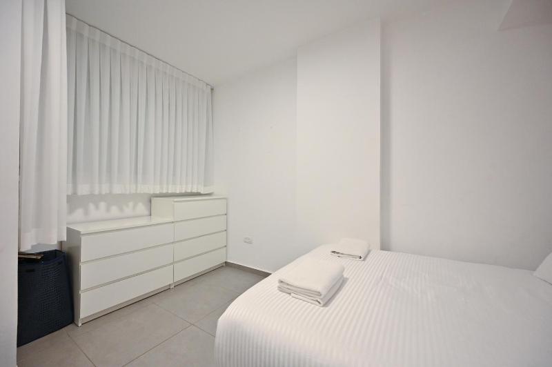 Spacious 3BR on Frishman Beach by HolyGuest - image 6