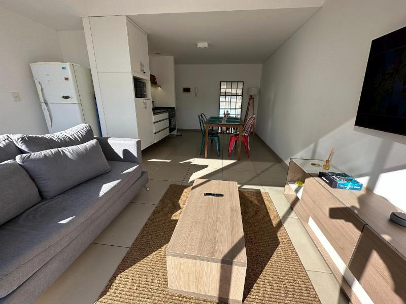 Modern Spacious & Sunny Apartment in Palermo - image 3
