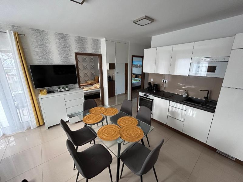 Amulett Wellness Apartman - image 19