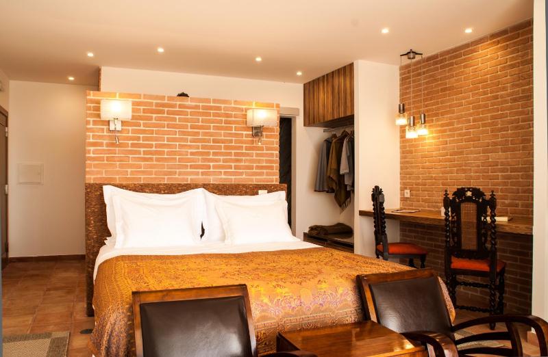 Deluxe Double or Twin Room with Balcony image 3
