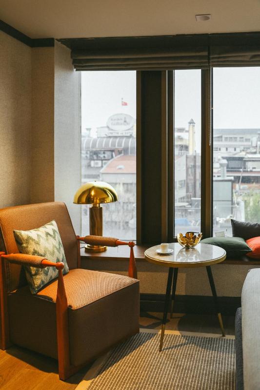 Deluxe Double Room with Sea View image 3