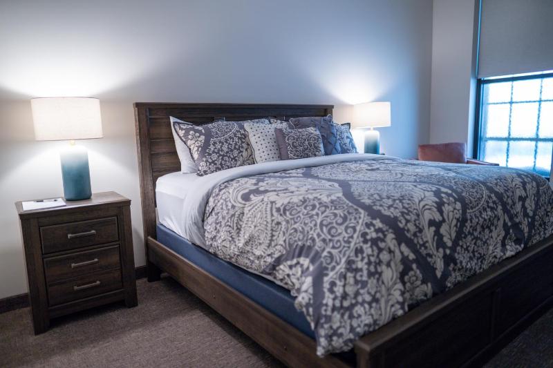 Standard King Room image 4