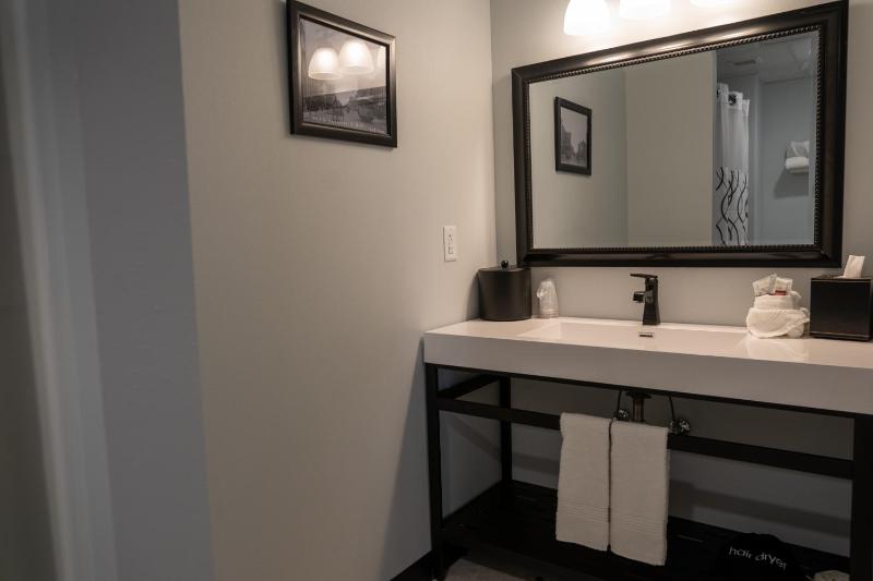 Standard King Room image 1