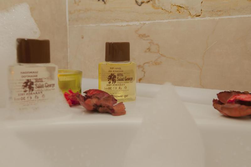 Deluxe Suite with Mountain View image 2