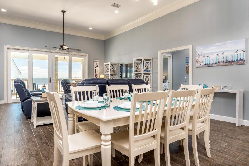 Sandy Toe's - image 23