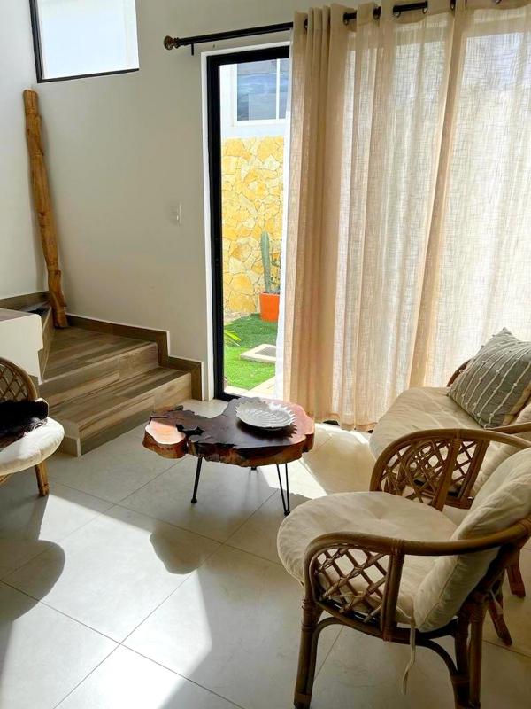 Excelente Casa en Zona de Cerritos en Frente a Alberca - Azul Pacífico I - image 2