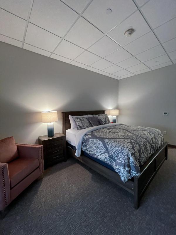 Standard King Room image 2