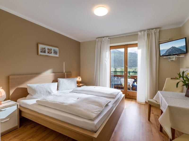 Double Room image 3
