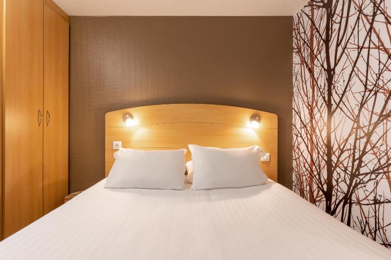 Standard Double Room image 4