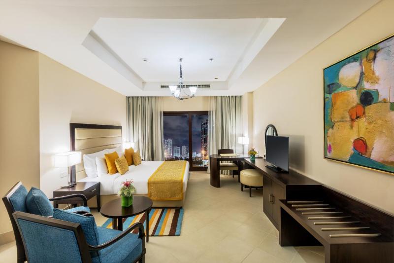 One Bedroom Apartment with City View image 1