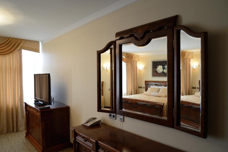 Executive Suite image 2