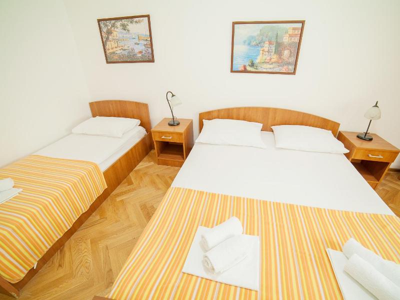 Apartment with Terrace (5 Adults) image 3