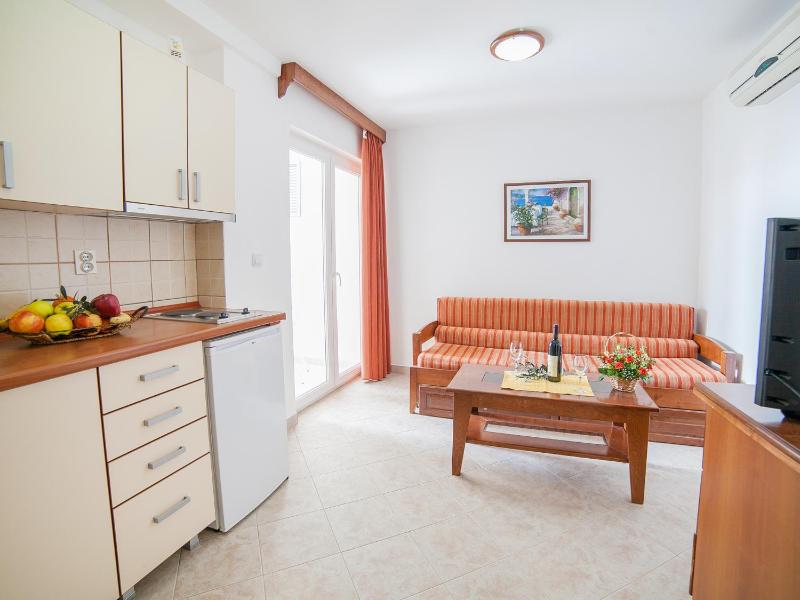 One-Bedroom Apartment with Balcony (3 Adults) image 3
