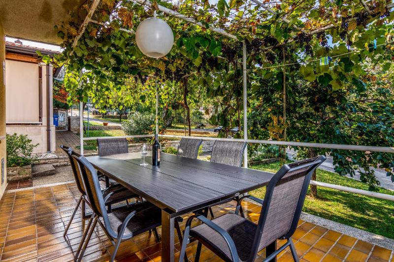 Three-Bedroom Apartment with Terrace image 4