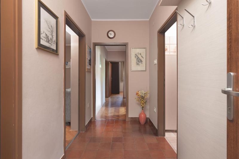 Three-Bedroom Apartment with Terrace image 2