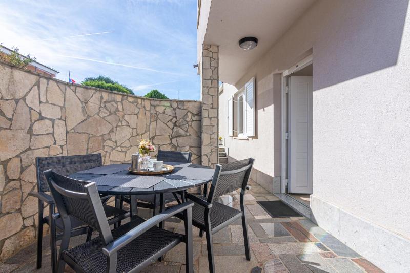One-Bedroom Apartment with Terrace image 4