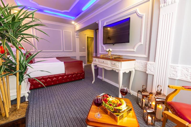 Superior Double or Twin Room image 4