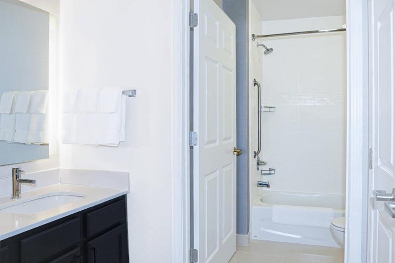 One-Bedroom Suite image 4